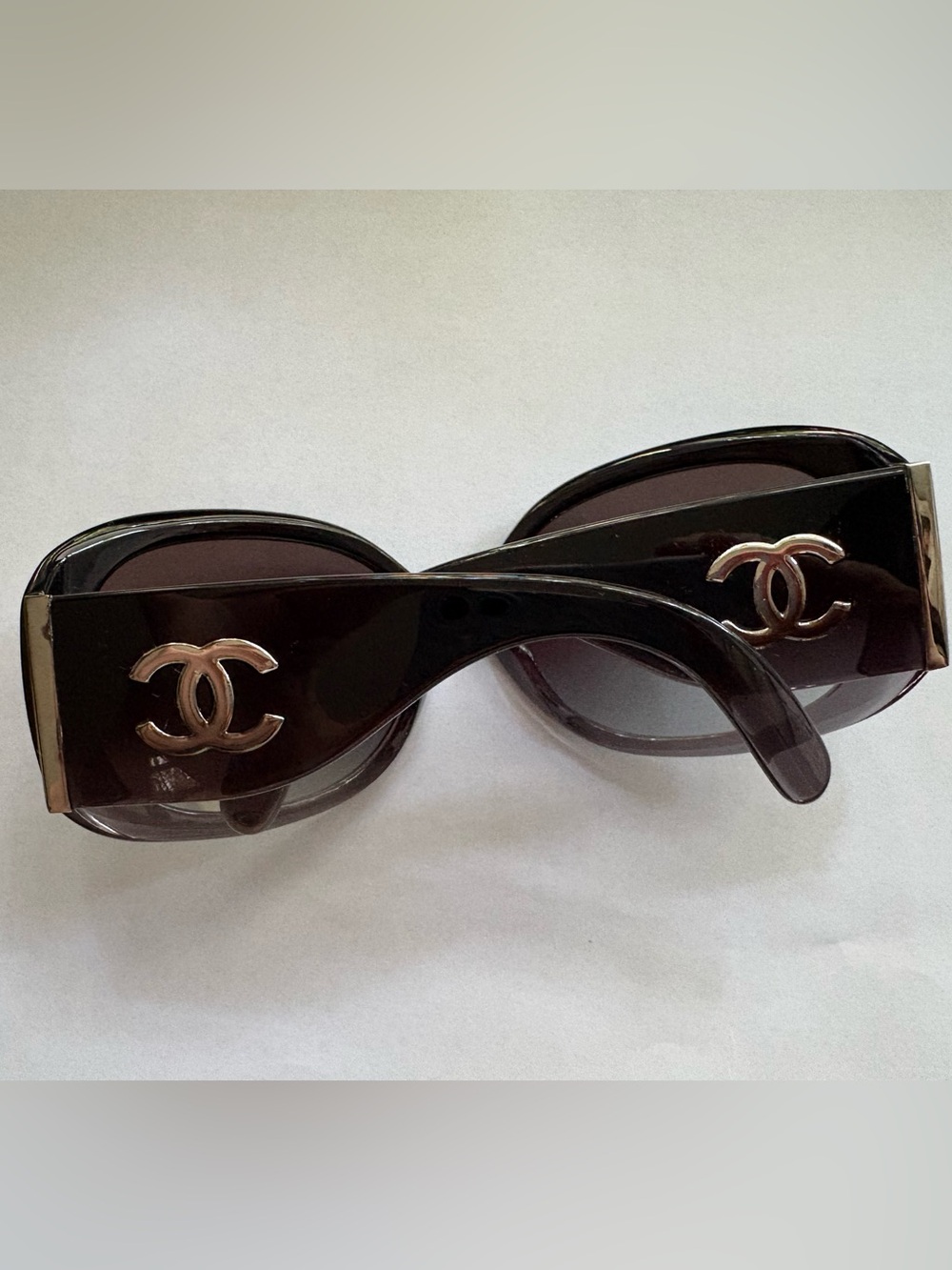 Women's Oversized Vintage Chanel Black Sunglasses with silver logo - style 5167 - Picture 4 of 7